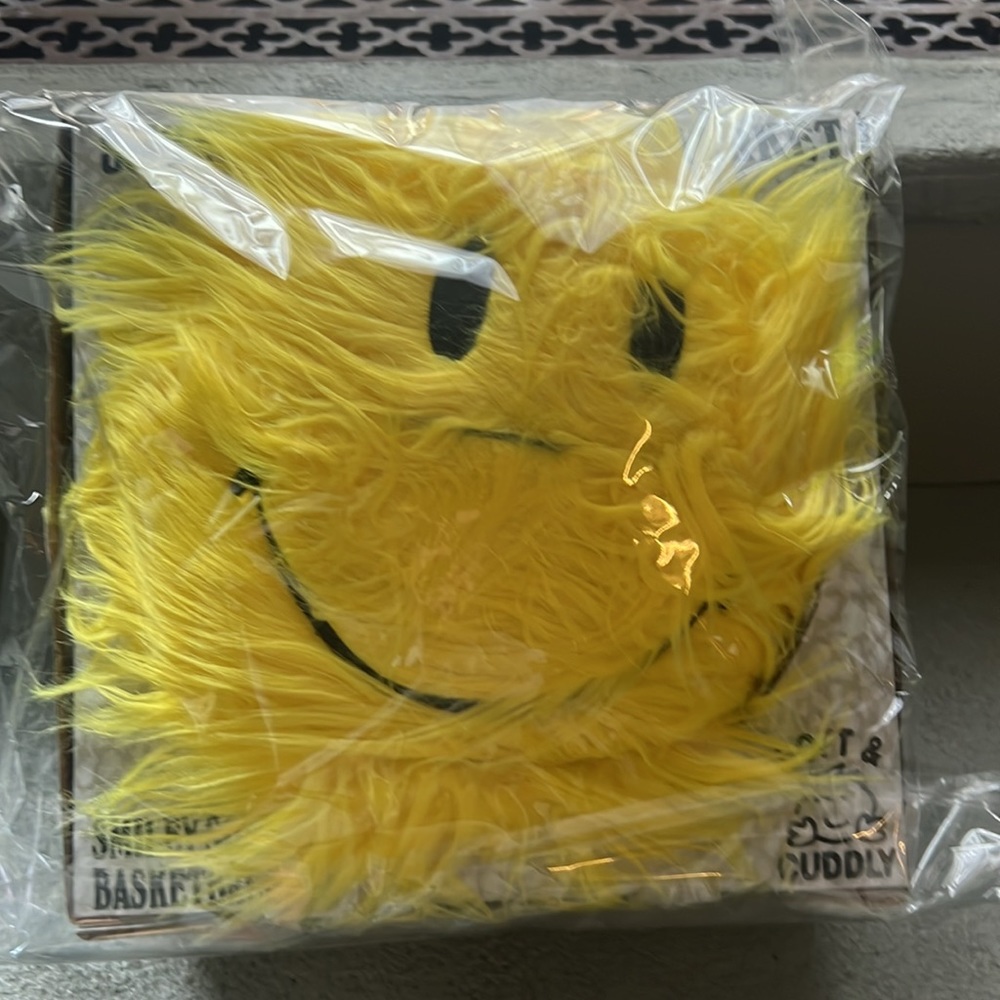Market Smiley Basketball fuzzy - Picture 2 of 4